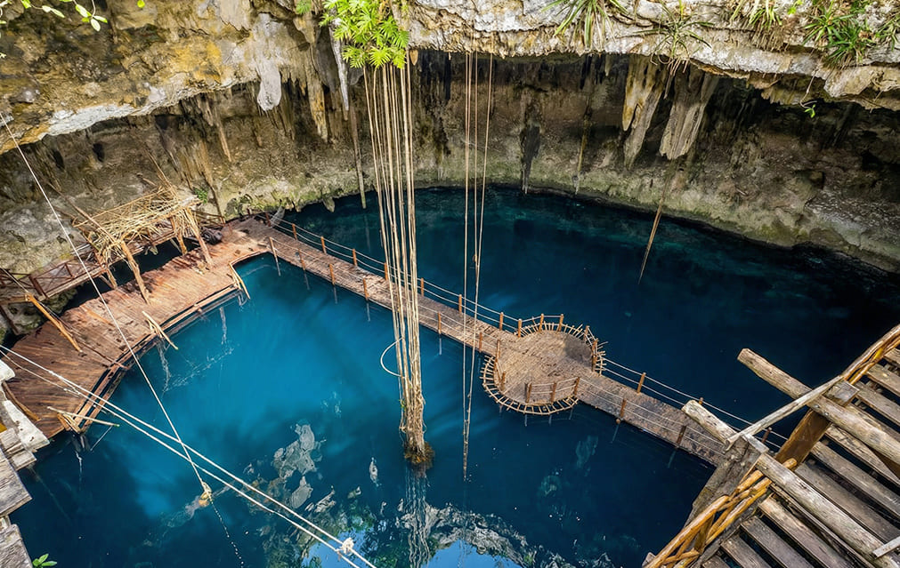 Agua cristalina en cenote Yun Chen