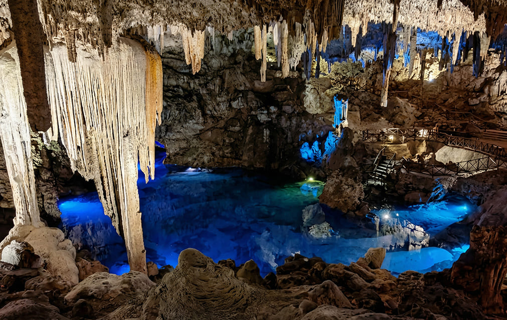 Formaciones de estalactitas en Cenote Zazil Tunich