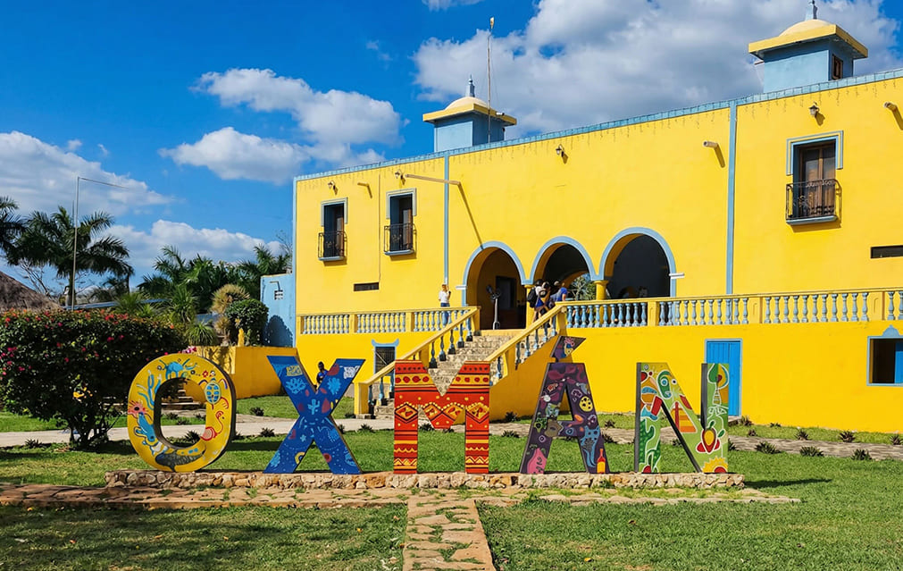 Cenote semiabierto en Hacienda Oxmán, Valladolid