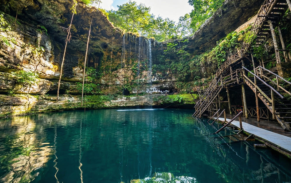 Cascada del Cenote Saamal con su entorno natural