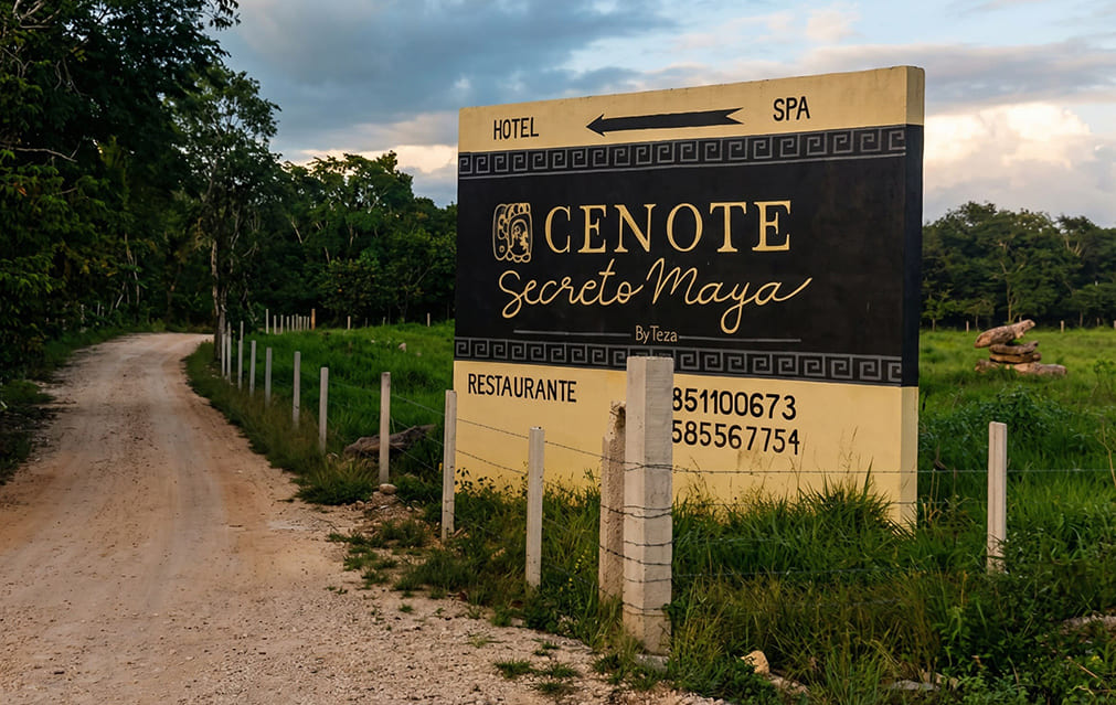 Vista aérea del Cenote Secreto Maya en Valladolid, Yucatán